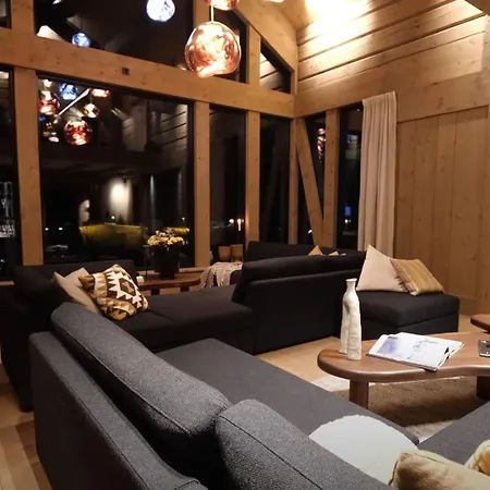 Four-bedroom Penthouse Ama In The Heart Of